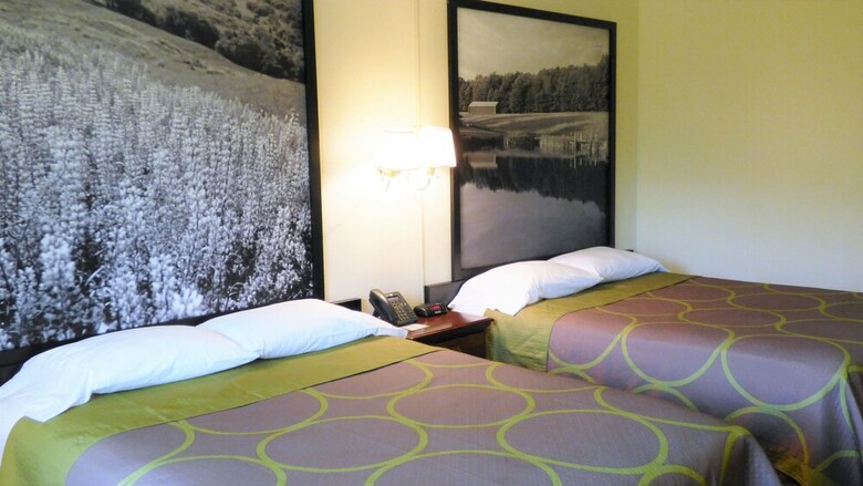 Motel Super 8 By Wyndham Burnham/lewistown