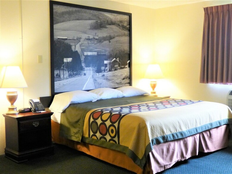 Motel Super 8 By Wyndham Burnham/lewistown