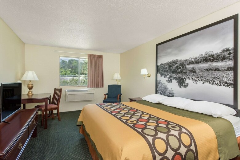 Motel Super 8 By Wyndham Burnham/lewistown