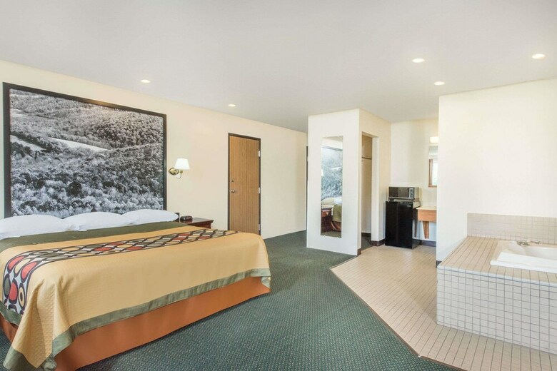 Motel Super 8 By Wyndham Burnham/lewistown