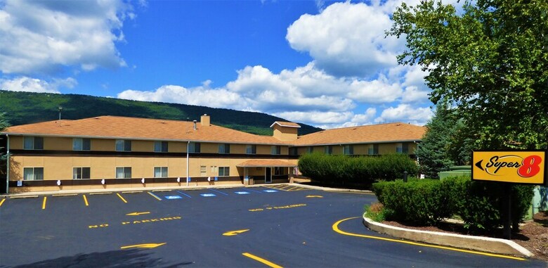 Motel Super 8 By Wyndham Burnham/lewistown