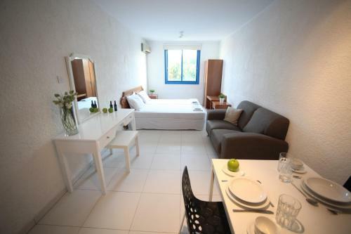 Aphentrika Apartments