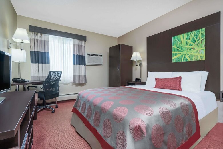 Hotel Ramada By Wyndham Minneapolis Golden Valley