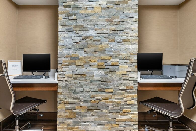 Hotel Comfort Inn University