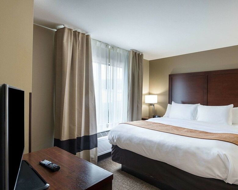 Hotel Comfort Suites Bridgeport - Clarksburg