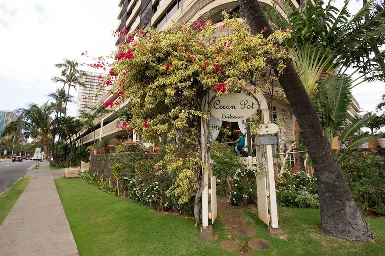 Waikiki Monarch Hotel