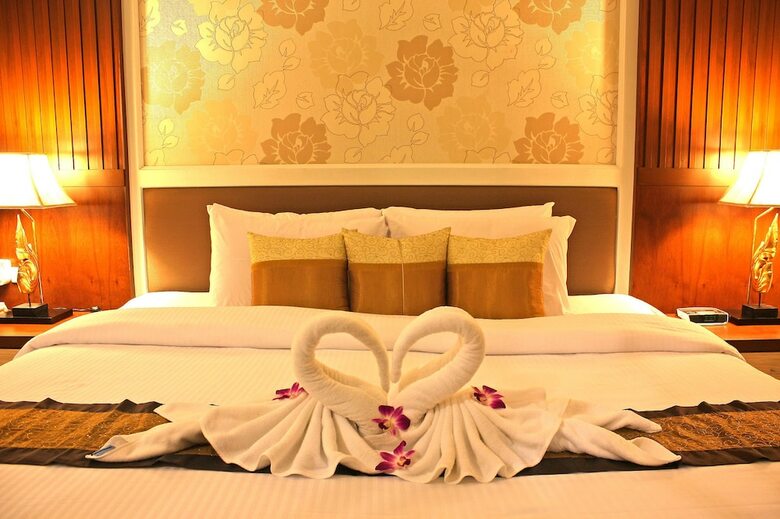 Thai Thani Pool Villa Resort