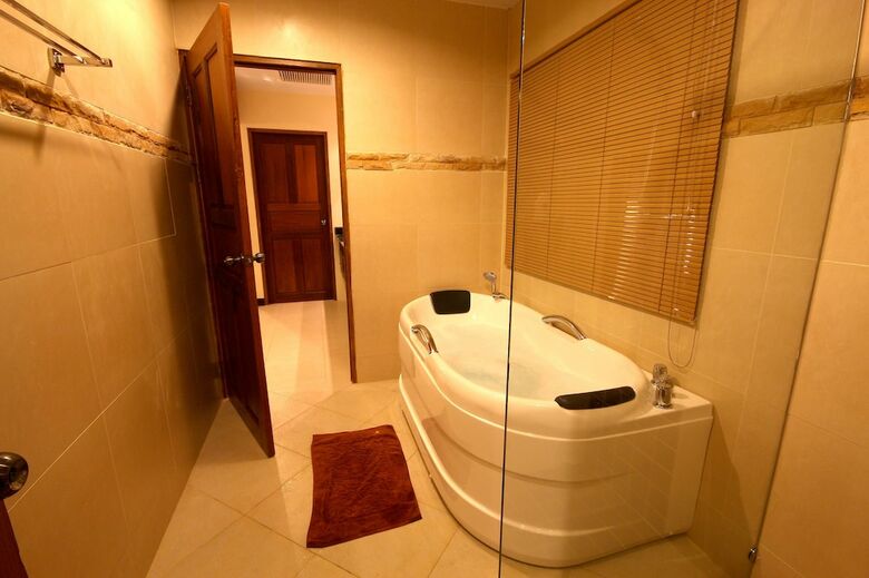Thai Thani Pool Villa Resort