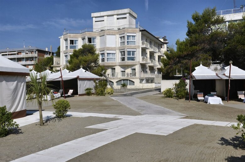 Hotel Petit Palais