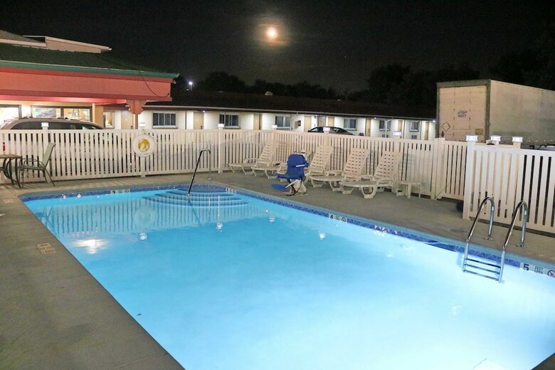 Motel Budget Host Inn Niagara Falls