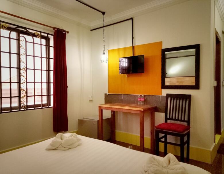 Hotel The Cashew Nut Guesthouse