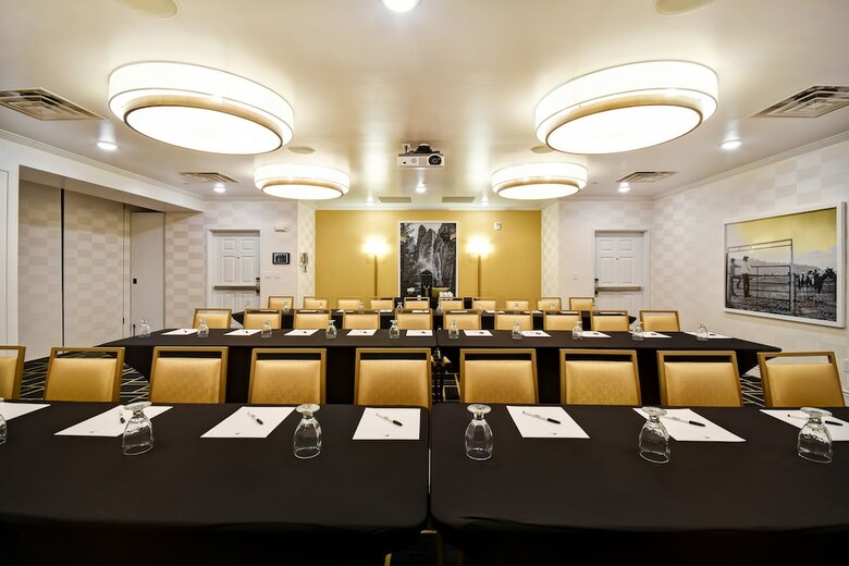 Hotel Doubletree By Hilton Deadwood At Cadillac Jack's