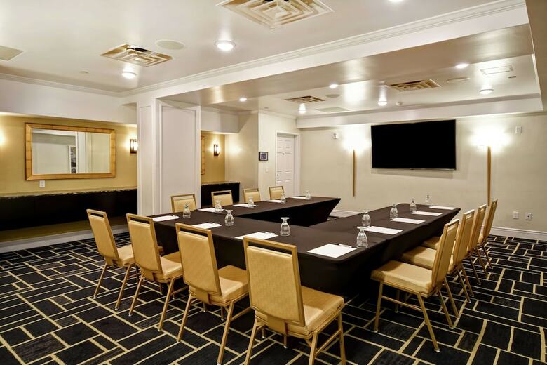 Hotel Doubletree By Hilton Deadwood At Cadillac Jack's