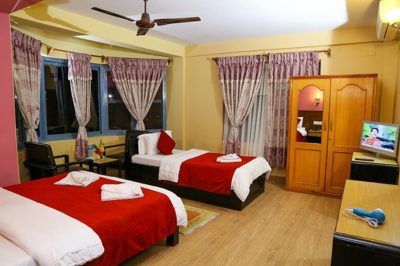 Hotel The Silver Oaks Inn