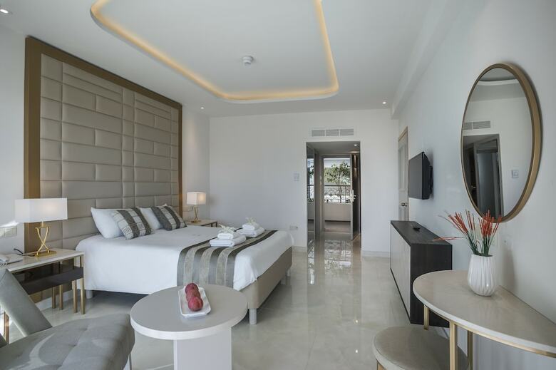 Constantinos The Great Beach Hotel