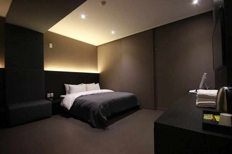 Club Hotel