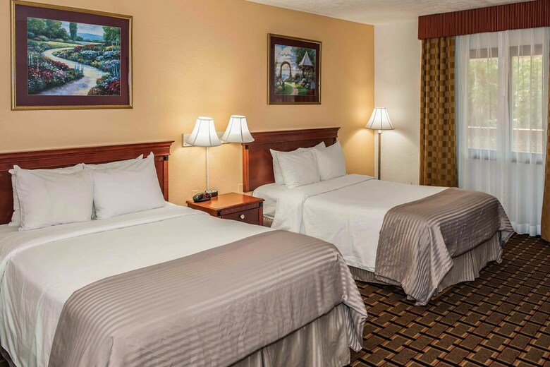 Waterfront Hotel And Conference Center