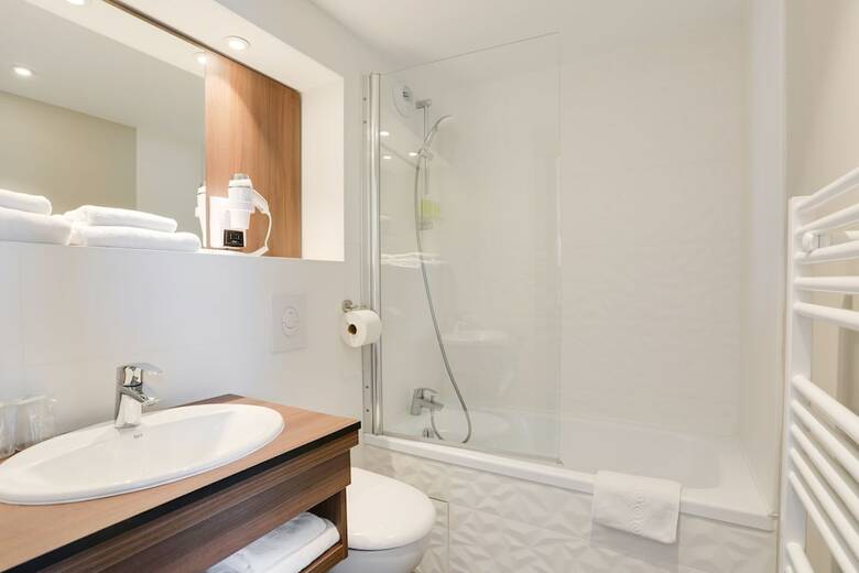 Brit Hotel Caen Nord - M�morial