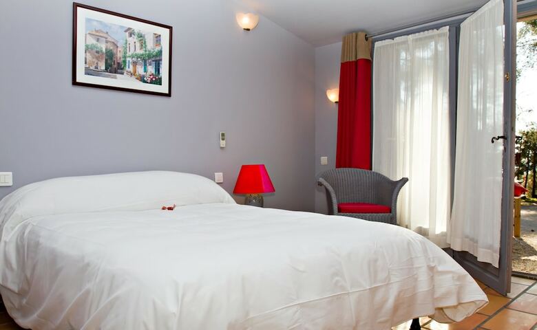 Hotel Authentic By Balladins Le Mas Des Ecureuils