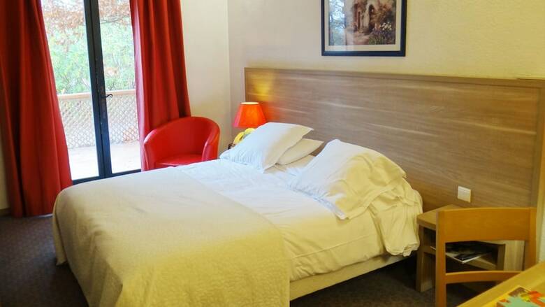 Hotel Authentic By Balladins Le Mas Des Ecureuils