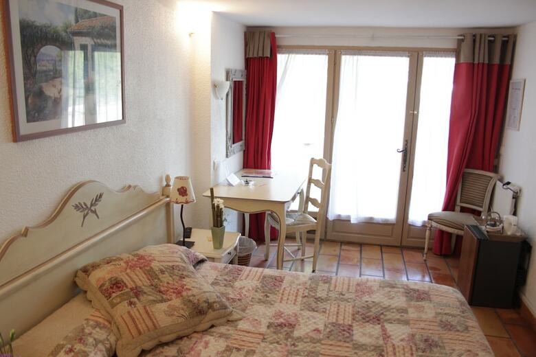 Hotel Authentic By Balladins Le Mas Des Ecureuils