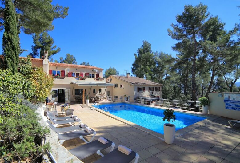 Hotel Authentic By Balladins Le Mas Des Ecureuils