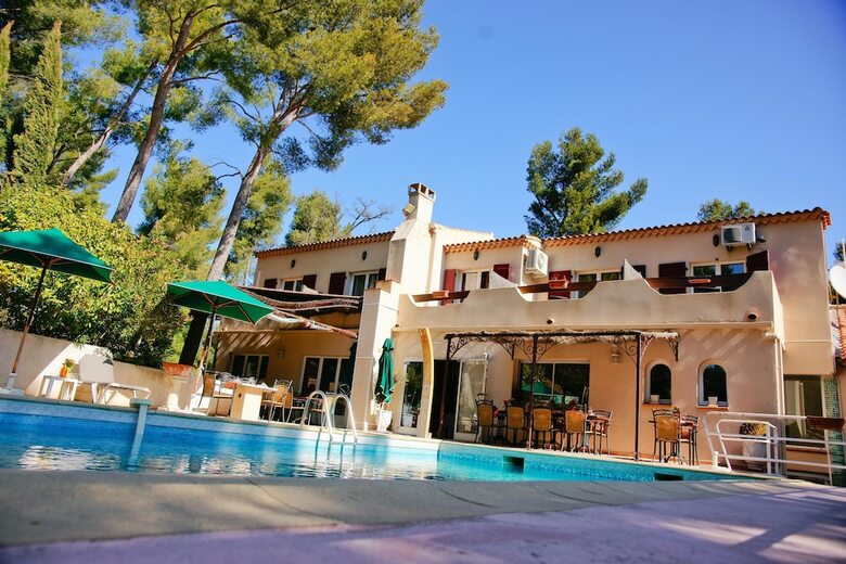 Hotel Authentic By Balladins Le Mas Des Ecureuils