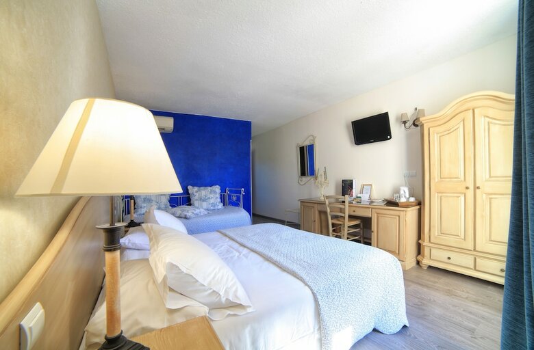 Hotel Authentic By Balladins Le Mas Des Ecureuils