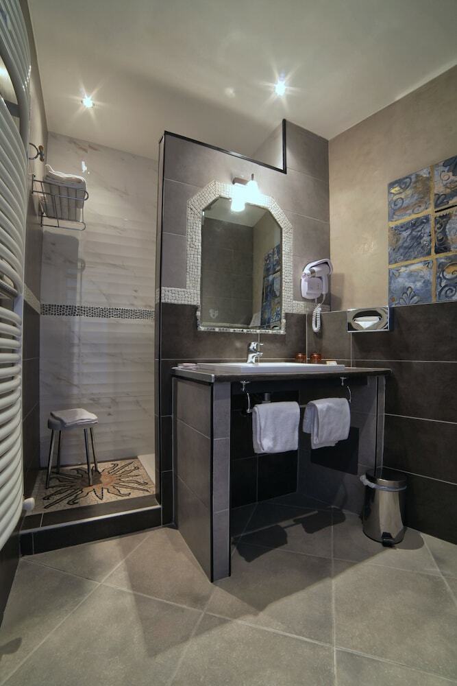 Hotel Authentic By Balladins Le Mas Des Ecureuils