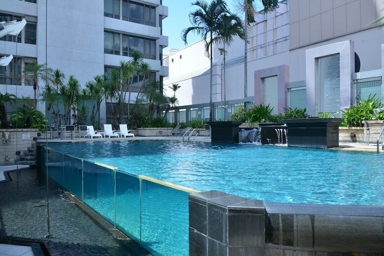 Peninsula Excelsior Hotel