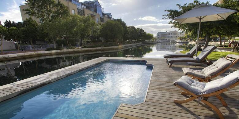 Apartamentos Waterfront Village