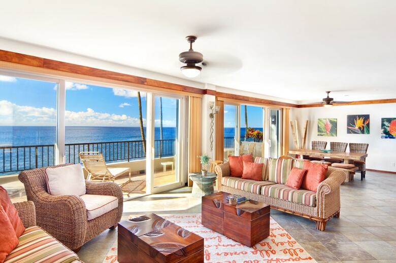 Whalers Cove Oceanfront Resort