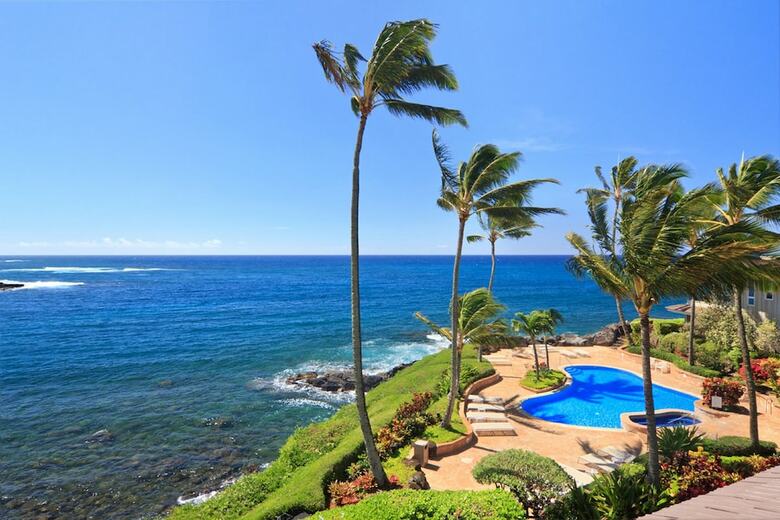Whalers Cove Oceanfront Resort