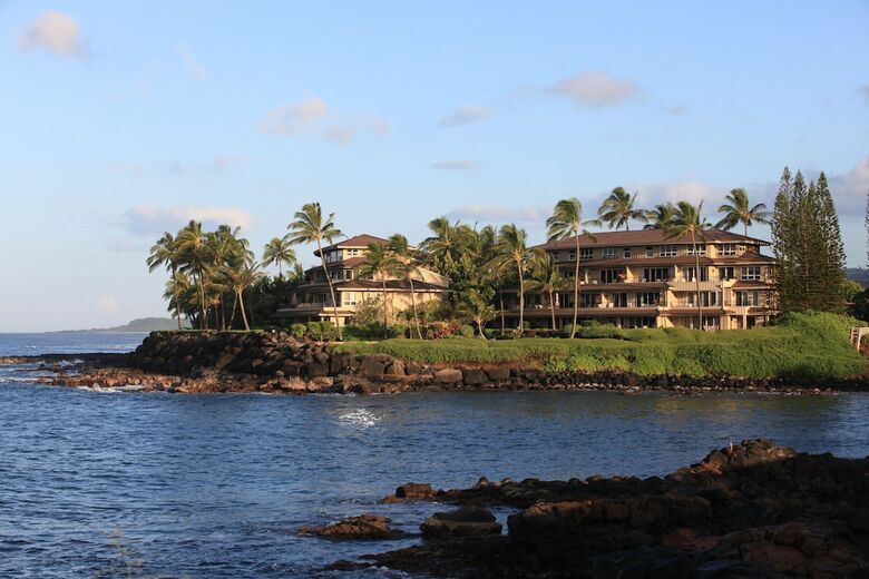 Whalers Cove Oceanfront Resort