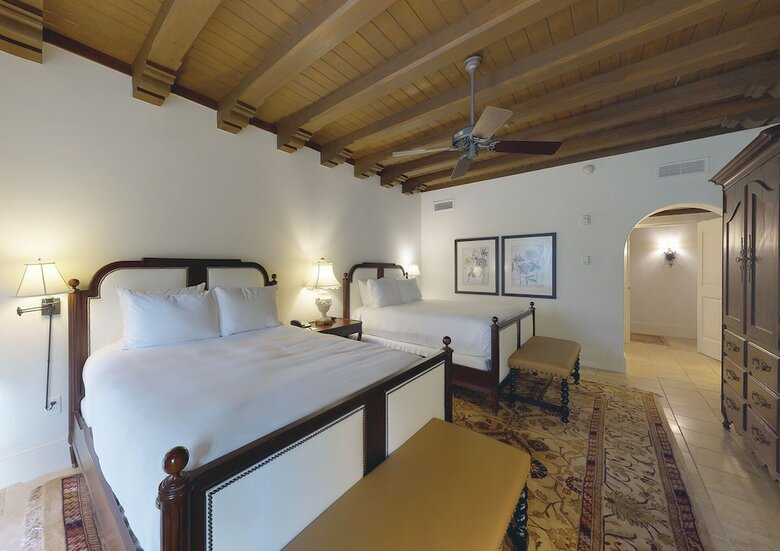 Hotel The Cloister