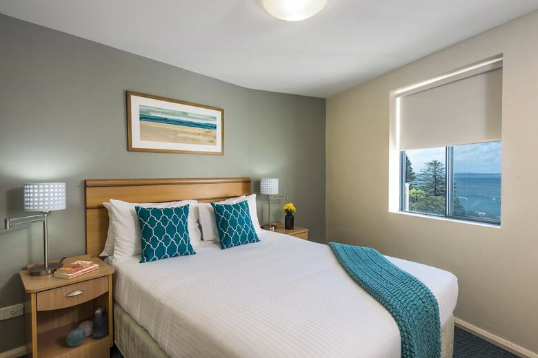 Aparthotel Oaks The Entrance Waterfront Suites