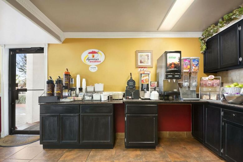 Motel Super 8 By Wyndham Baton Rouge/i-12