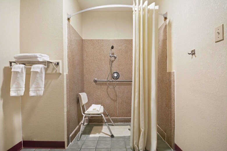 Motel Super 8 By Wyndham Baton Rouge/i-12