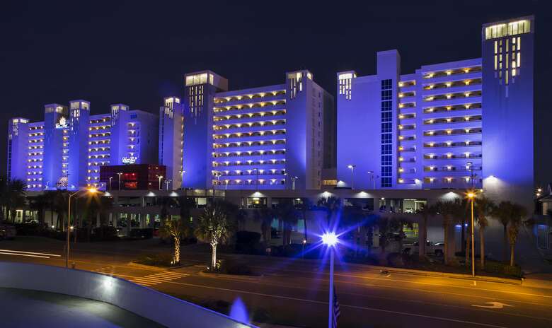 Hotel Crown Reef Beach Resort And Waterpark