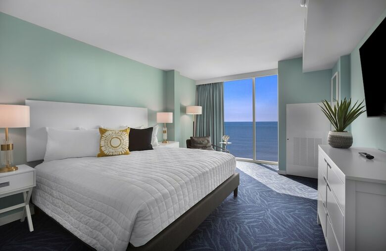 Hotel Crown Reef Beach Resort And Waterpark