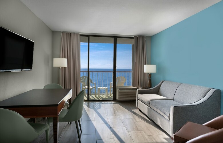 Hotel Crown Reef Beach Resort And Waterpark