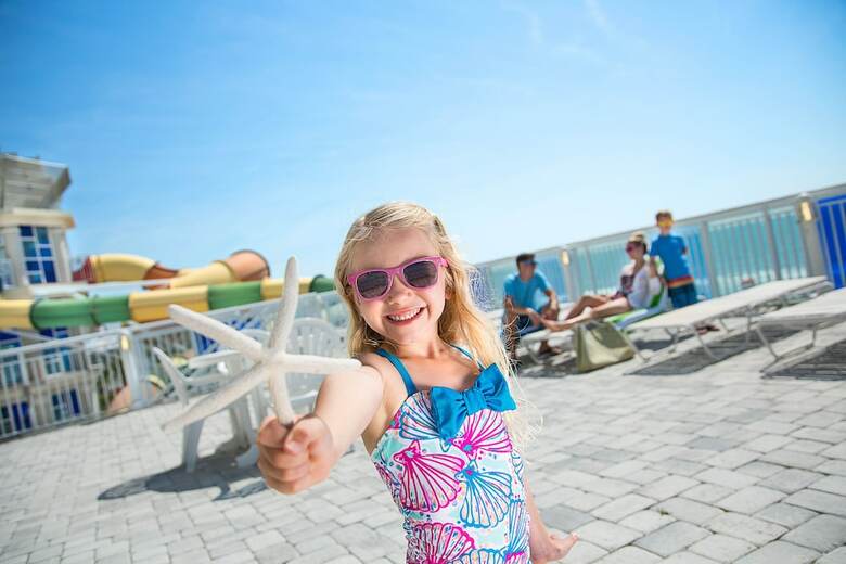 Hotel Crown Reef Beach Resort And Waterpark