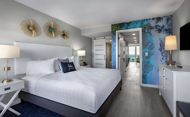 Hotel Crown Reef Beach Resort And Waterpark