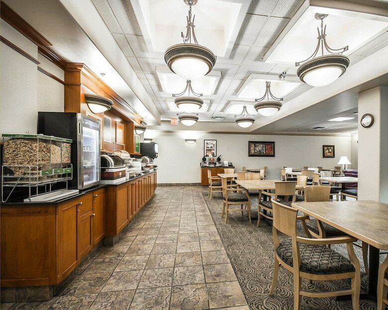Hotel Comfort Inn & Suites