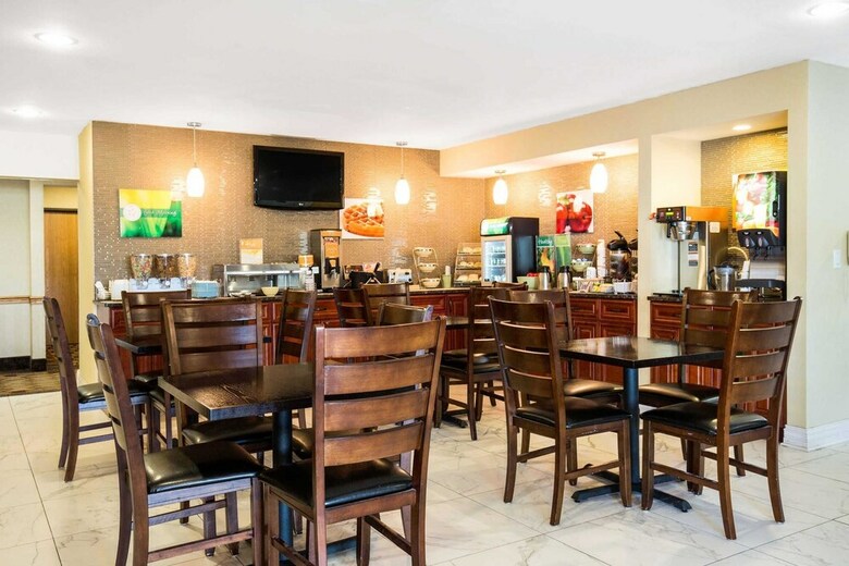 Hotel Quality Inn Monee I-57