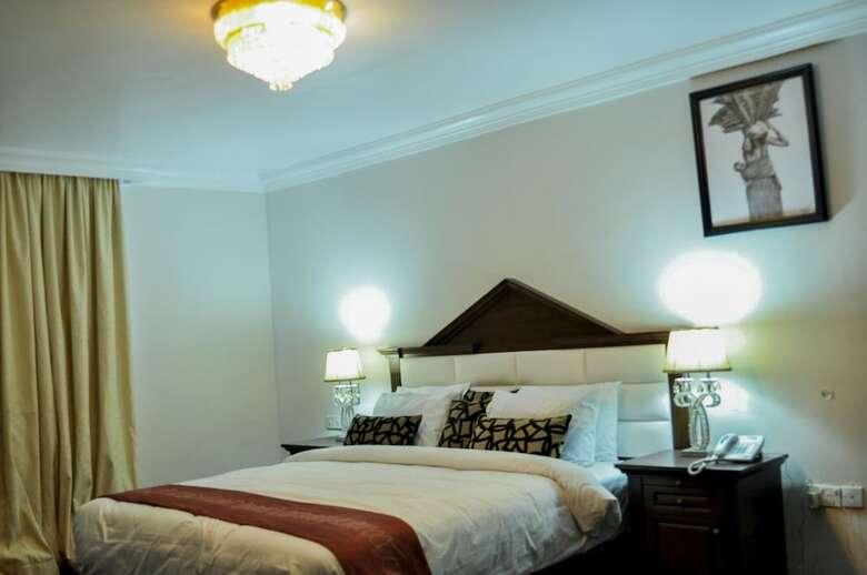 Hotel Caledonian Suites