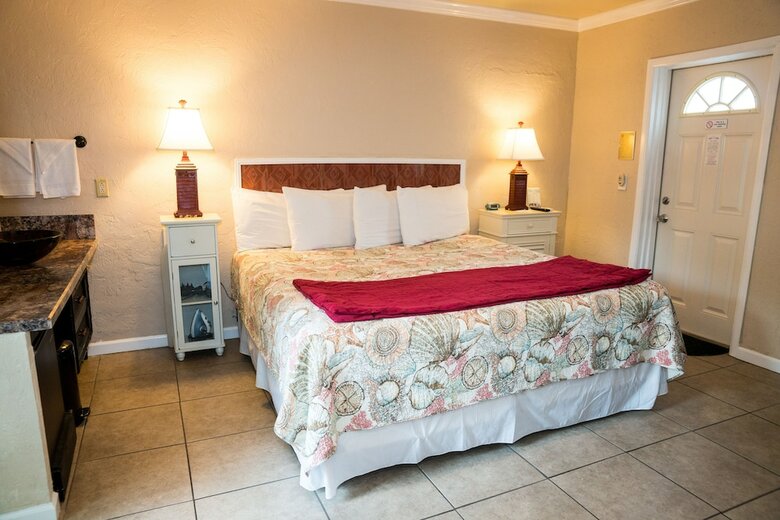 Hotel Haley's Couples Retreat