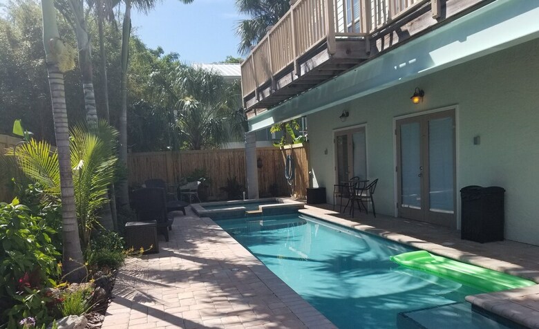 Hotel Haley's Couples Retreat