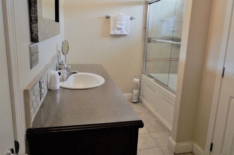 Hotel Haley's Couples Retreat