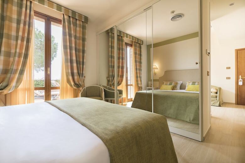 Relais Santa Chiara Hotel